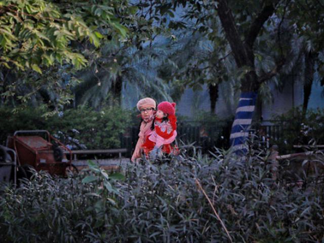 Tin tức trong ngày - Người Hà Nội co ro trong đợt rét mạnh nhất từ đầu mùa