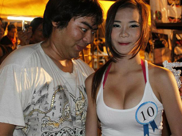 Tranh vui - Rét run người nhưng không thể ngưng cười với kẻ "lầy lội"