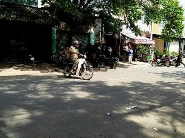 Tin tức trong ngày - Sau nói cười vui vẻ, thanh niên chết bí ẩn trong nhà vệ sinh