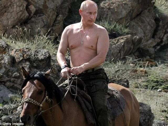 Thế giới - Bạn thân tiết lộ công việc đặc biệt của ông Putin thời trẻ