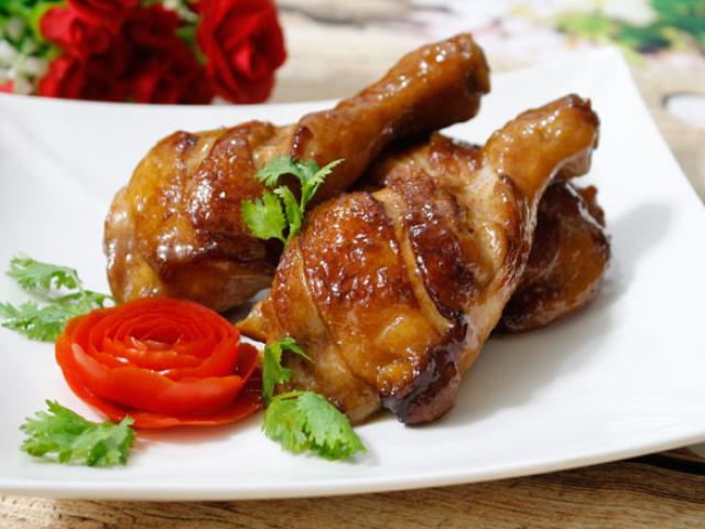 Ẩm thực - Tuyệt chiêu làm đùi gà rô ti sánh vàng, ngon cơm đến miếng cuối cùng