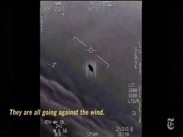 Thế giới - Video chiến đấu cơ Mỹ đuổi theo UFO hình bầu dục bí ẩn