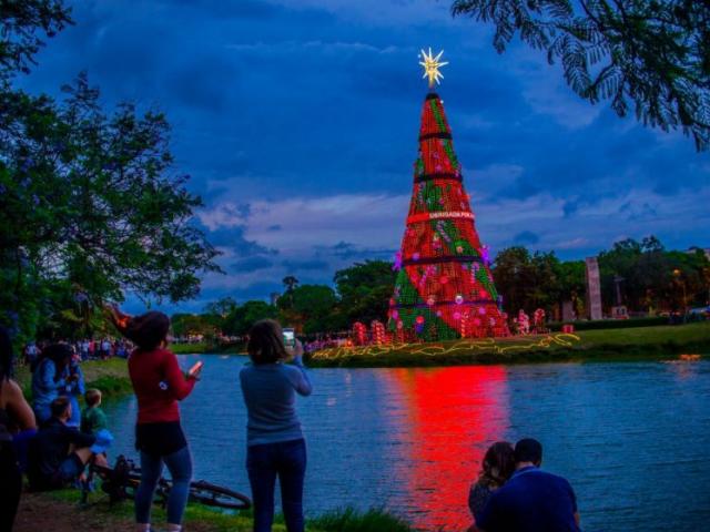 Du lịch - Choáng ngợp 12 cây thông Noel đẹp và "khủng" nhất năm 2017