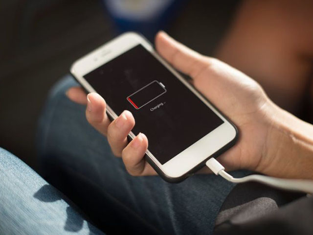Apple lên tiếng về vấn đề iPhone với pin cũ chạy chậm hơn
