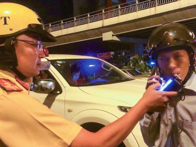 Tin tức trong ngày - Theo chân CSGT kiểm tra dân nhậu Sài Gòn