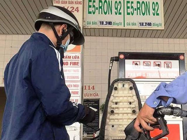 Thị trường - Tiêu dùng - Điều khiển từ xa ăn gian xăng bơm cho khách