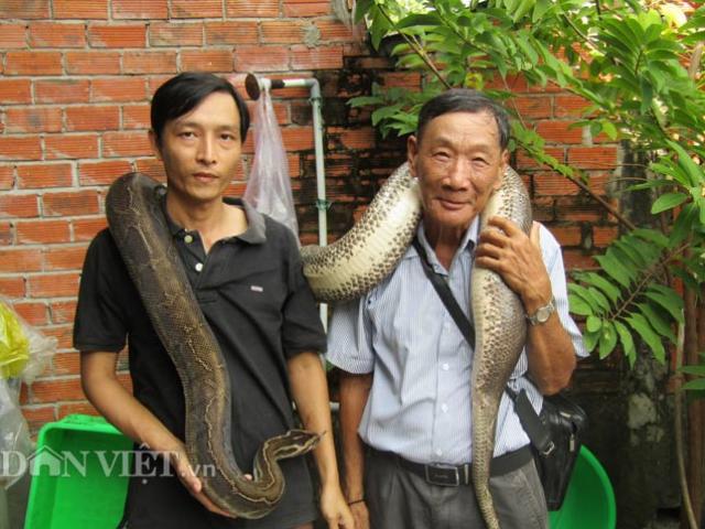 Thị trường - Tiêu dùng - "Đột nhập" trại trăn đột biến và cá sấu lớn nhất vùng biên