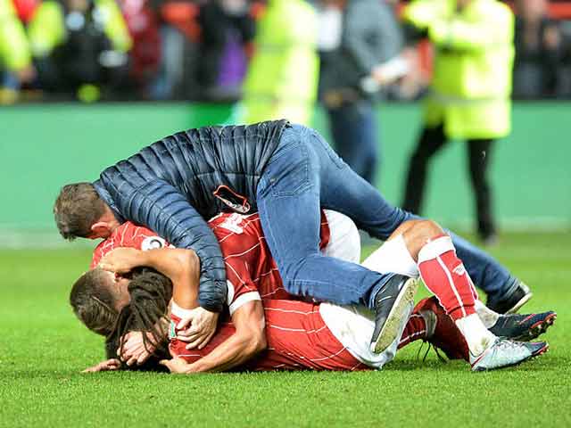 Bóng đá - Bristol hạ MU: "Tý hon" 10 triệu bảng hạ gục "khổng lồ" 400 triệu bảng