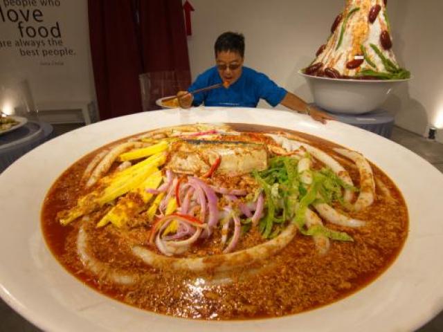 Du lịch - Choáng với tô mì khổng lồ bên trong bảo tàng đồ ăn siêu độc đáo