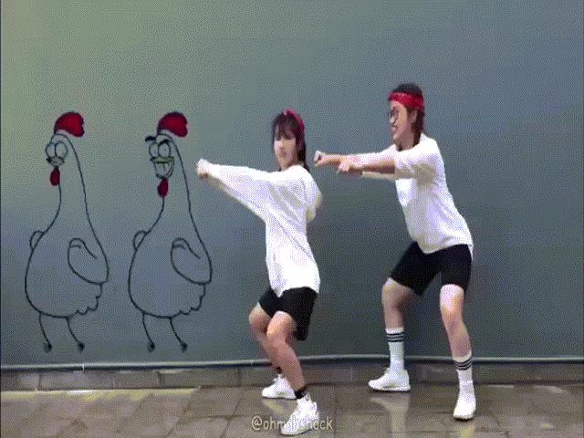 Bạn trẻ - Cuộc sống - Hai cô nàng "quậy tưng bừng" với biểu cảm sticker gà cực yêu