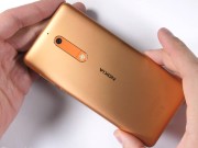 Thời trang Hi-tech - Nokia 5 bất tử sau thử thách cào, đốt màn hình