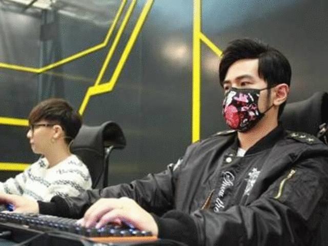 Đời sống Showbiz - Xem mặt những sao nam nghiện game đến "quên ăn quên ngủ"