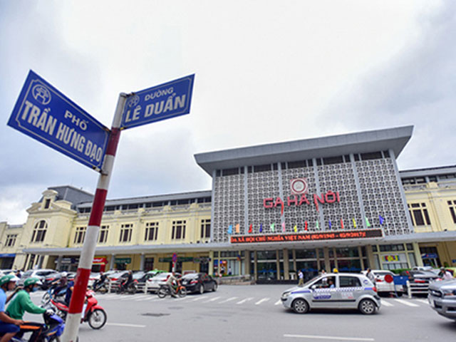 Tin tức trong ngày - Vì sao 2 Bộ nói Ga Hà Nội 70 tầng gây quá tải?