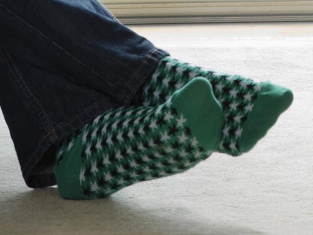 Phi thường - kỳ quặc - Lôi dao ra đâm thấu tim bạn đồng hành vì đi tất hôi trên máy bay