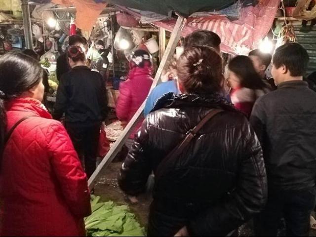 Tin tức trong ngày - Thanh sắt dài gần 2m lao từ trên trời xuống, hàng chục người khiếp vía