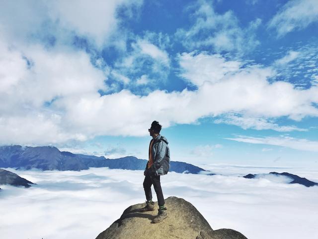 Du lịch - Lặng người trước biển mây hùng vĩ trên "sống lưng khủng long" Tà Xùa