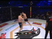 Thể thao - MMA: 30 giây &quot;tạt cánh đánh đầu&quot;, hàng thải UFC nhập viện