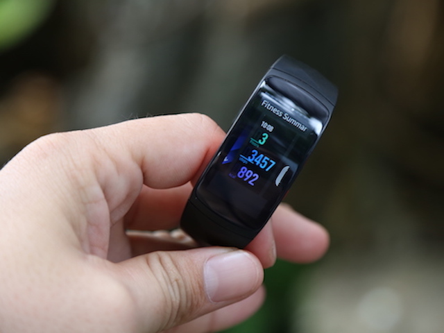 Công nghệ thông tin - Cận cảnh vòng đeo tay thông minh Gear Fit2 Pro trước ngày "lên kệ"