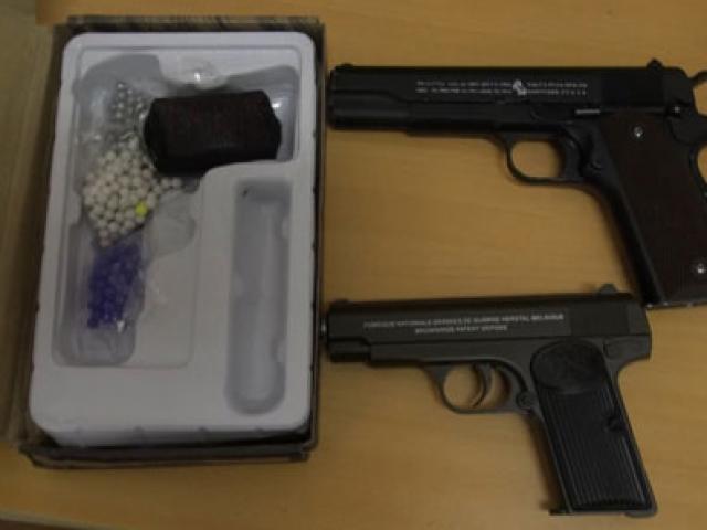 Pháp luật - Phát hiện 2 khẩu súng tại nhà đối tượng mua bán ma túy đá