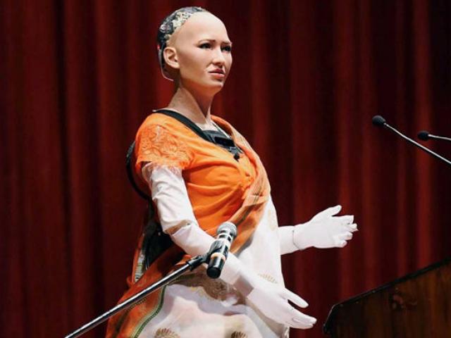 Thế giới - Phản ứng bất ngờ của nữ công dân robot khi được cầu hôn giữa hội nghị