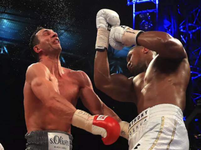 Thể thao - Boxing kinh điển 2017: Trận Joshua “đấm gục” Klitschko hay nhất thế giới