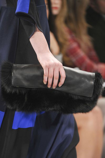 Mùa lạnh không thể thiếu túi lông xa xỉ! - 3