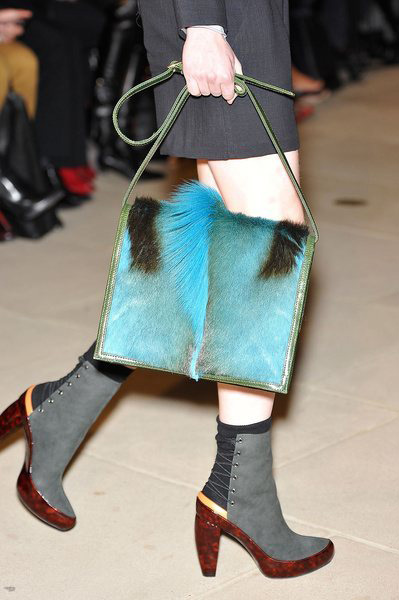 Mùa lạnh không thể thiếu túi lông xa xỉ! - 7