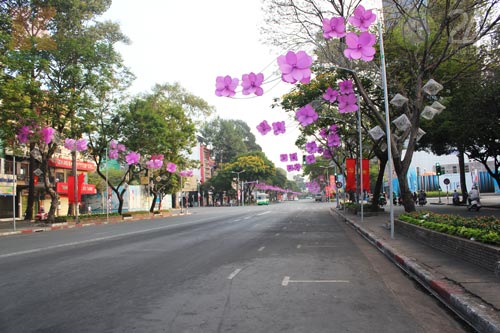 Phố phường vắng vẻ ngày đầu năm - 2