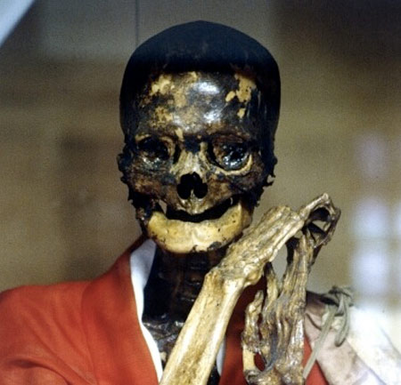 6 nghi thức rùng rợn nhất thế giới - 5