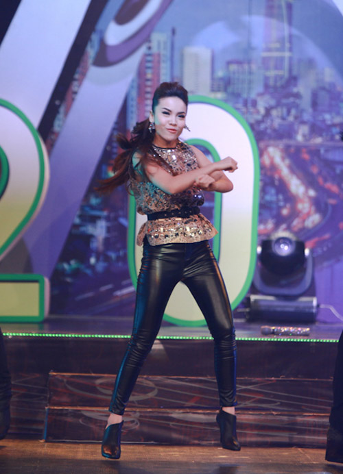 Yến Trang nhảy Gangnam Style đón năm mới - 2