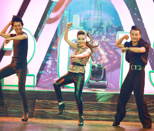 Yến Trang nhảy Gangnam Style đón năm mới - 3