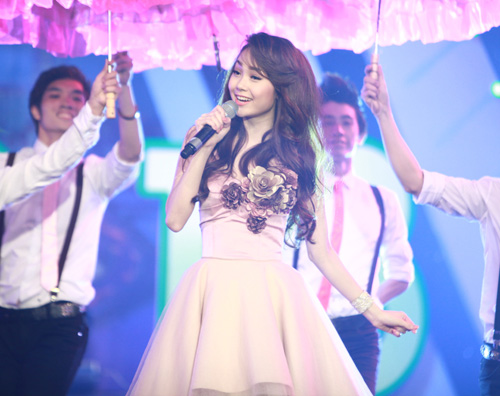 Yến Trang nhảy Gangnam Style đón năm mới - 5