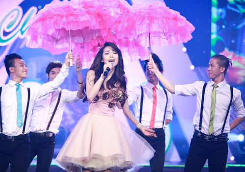 Yến Trang nhảy Gangnam Style đón năm mới - 6