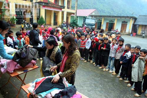 Những tấm lòng sưởi ấm giá lạnh Khâu Vai - 8