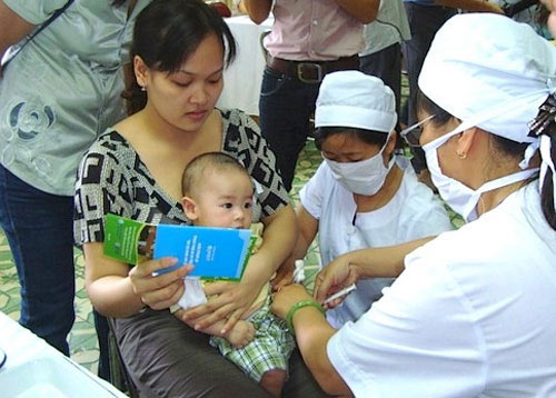 Hoãn tiêm vaccine sau vụ 3 trẻ tử vong - 1