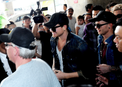Adam Lambert và bạn trai sang Việt Nam - 5