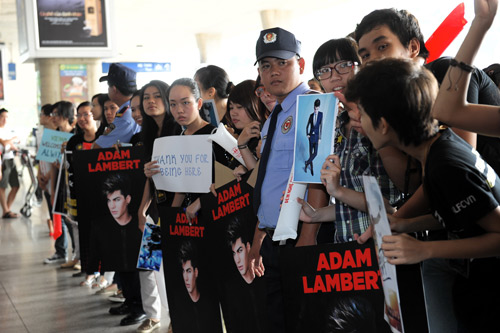 Adam Lambert và bạn trai sang Việt Nam - 9