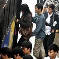 Tin tức trong ngày - Lực lượng 142 mật phục bắt cò mồi, móc túi