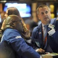 Phố Wall nhảy vọt ngay phiên đầu năm