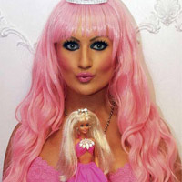 Phi thường - kỳ quặc - Thêm một "cô nàng búp bê" gây sửng sốt