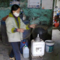Tin tức trong ngày - Cả làng phớt lờ lệnh cấm rượu "quốc lủi"