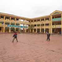 Giáo dục - du học - Hình phạt cho cô đâm bút chảy máu đầu trò