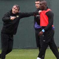 Bóng đá - Mancini tẩn Balotelli: Giọt nước tràn ly
