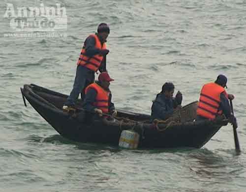 Quảng Bình: Tàu cá thứ 3 bị mất tích - 1