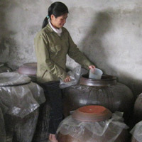 Tin tức trong ngày - Bị cấm, rượu quê vẫn “tung hoành”