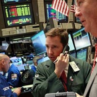 S&P 500 lên cao nhất trong 5 năm
