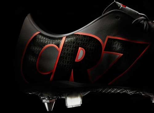 Giày mới của Ronaldo: Bí ẩn những con số - 2