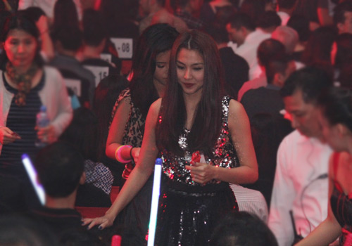 Cả nhà chồng Hà Tăng gây chú ý - 4