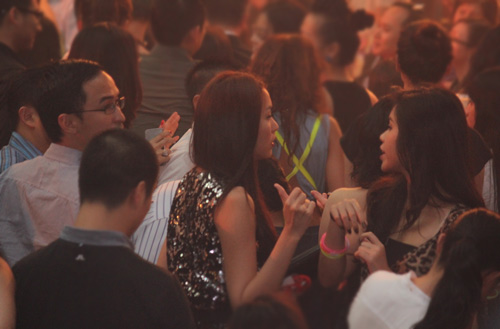 Cả nhà chồng Hà Tăng gây chú ý - 6