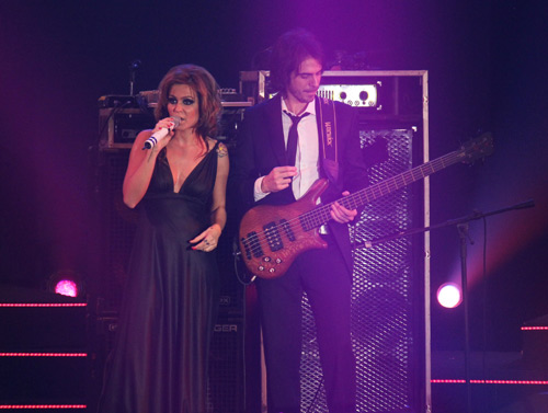 Fan Việt phát cuồng vì Adam Lambert - 12